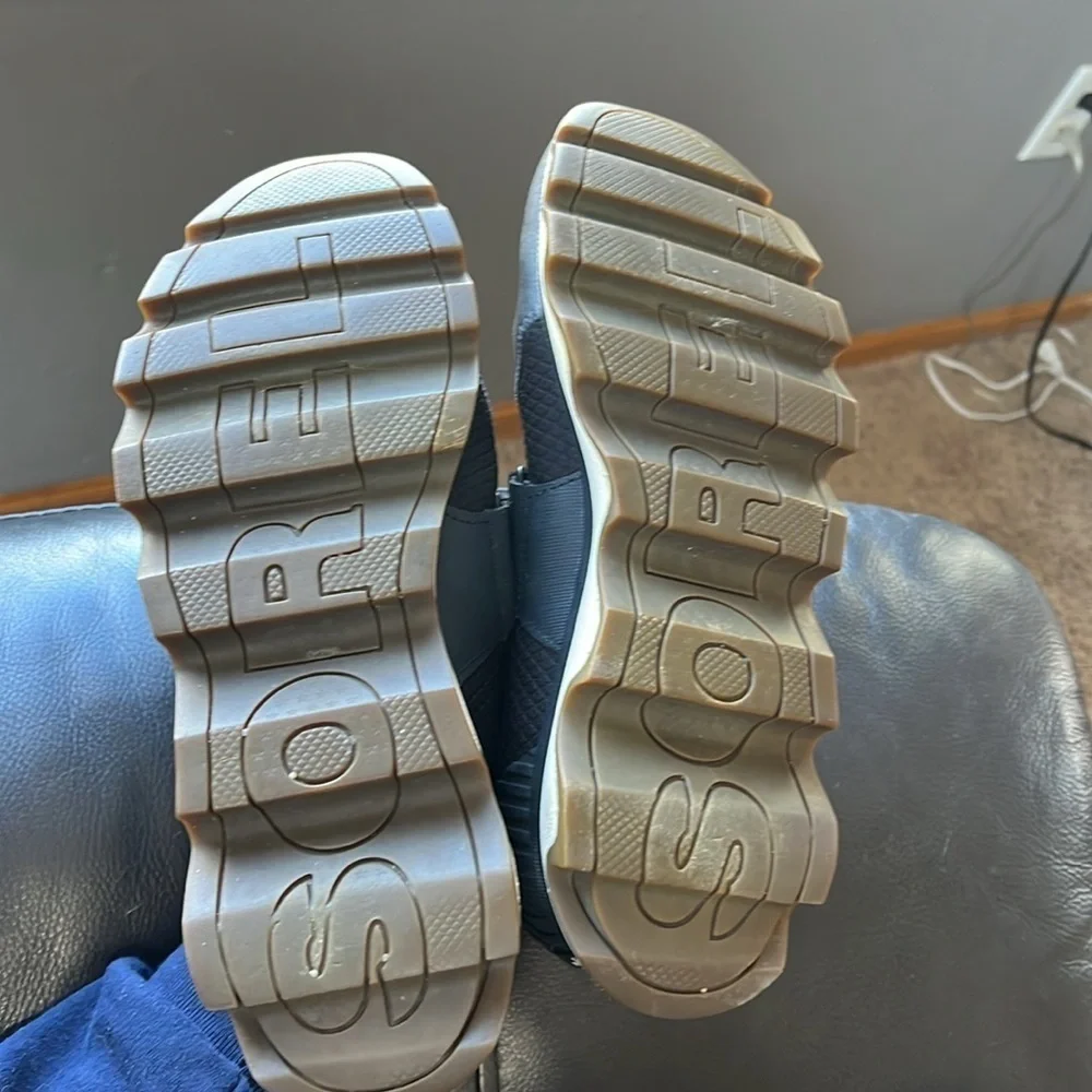 Sorel waterproof kinetic sneakers 9